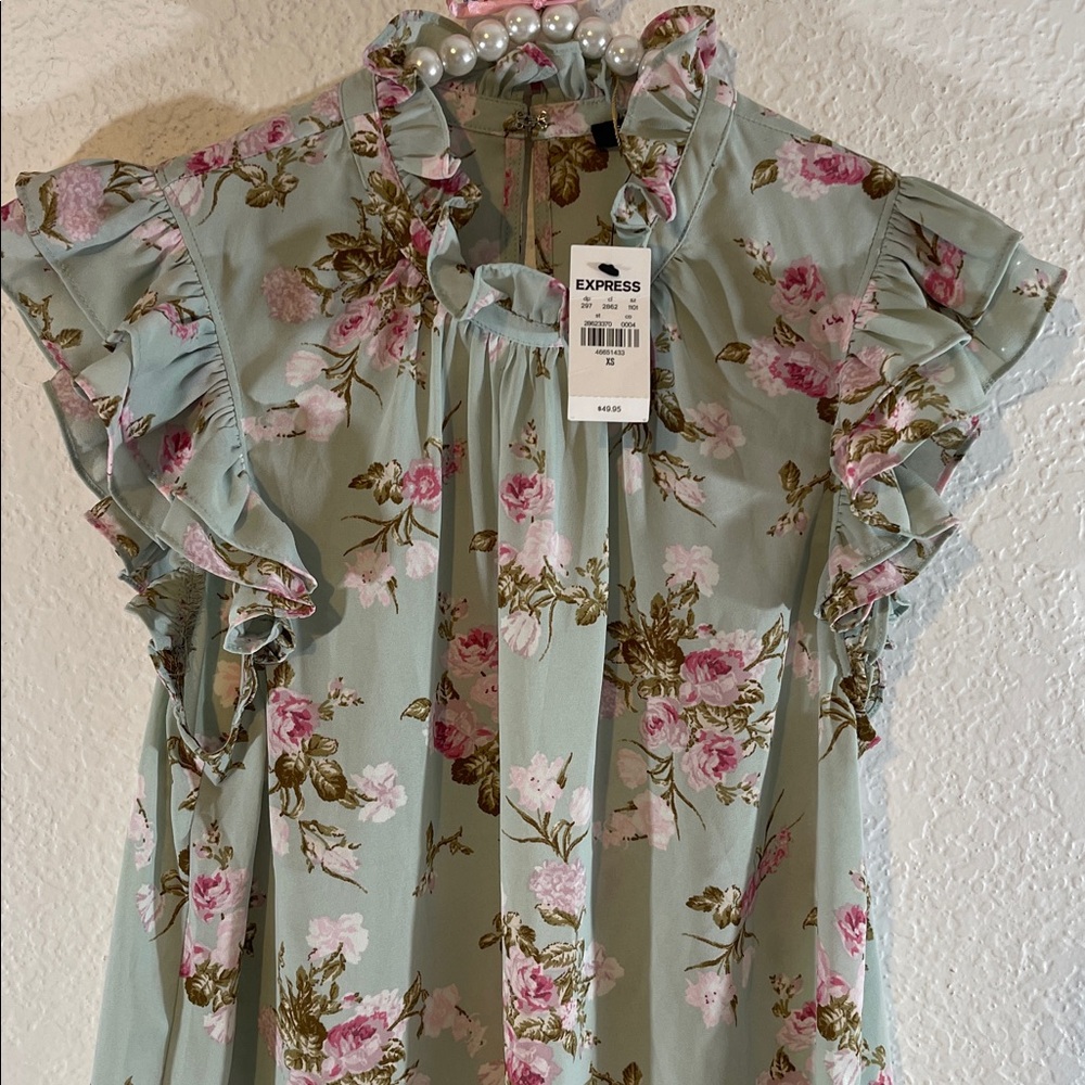 EXPRESS Floral Gramercy Blouse Ruffled Neckline & Flutter Sleeves Size XS NEW - Picture 2 of 10